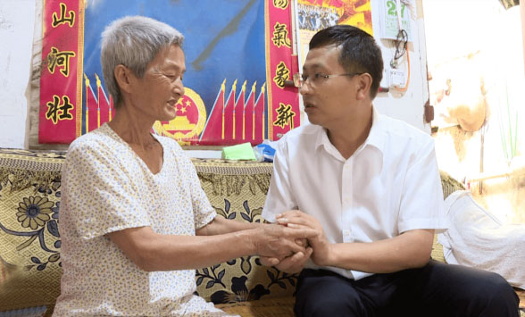 劉(liú)堂軍帶隊(duì)開展‘八一(yi)’雙擁慰問(wèn)活動 數控(kòng)立式鑽床(chuáng)